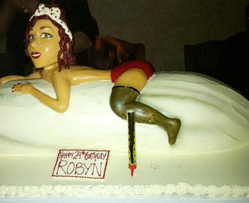 Birthday Cake Rihanna
 How Do You Feel About Rihanna & Chris Brown Making Music