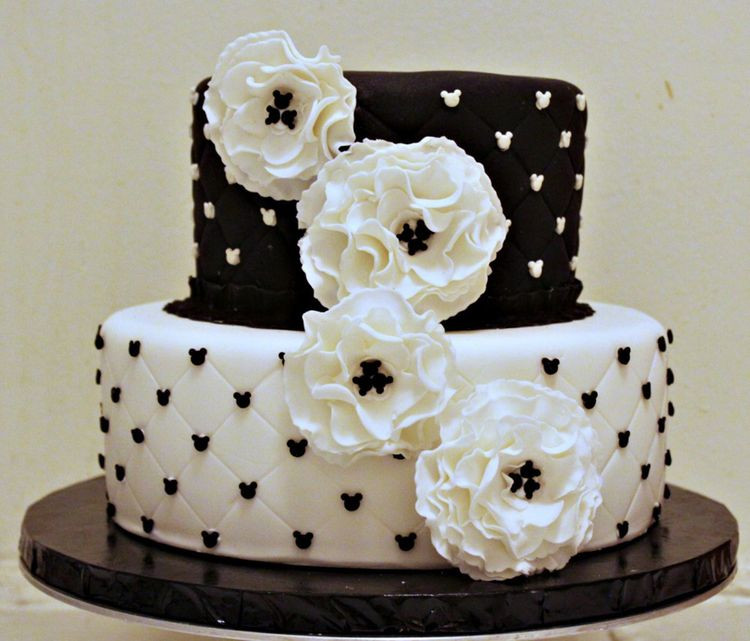 Black And White Cake
 White and black fondant cake