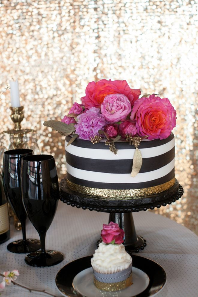 Black And White Cake
 49 Amazing Black and White Wedding Cakes Deer Pearl Flowers