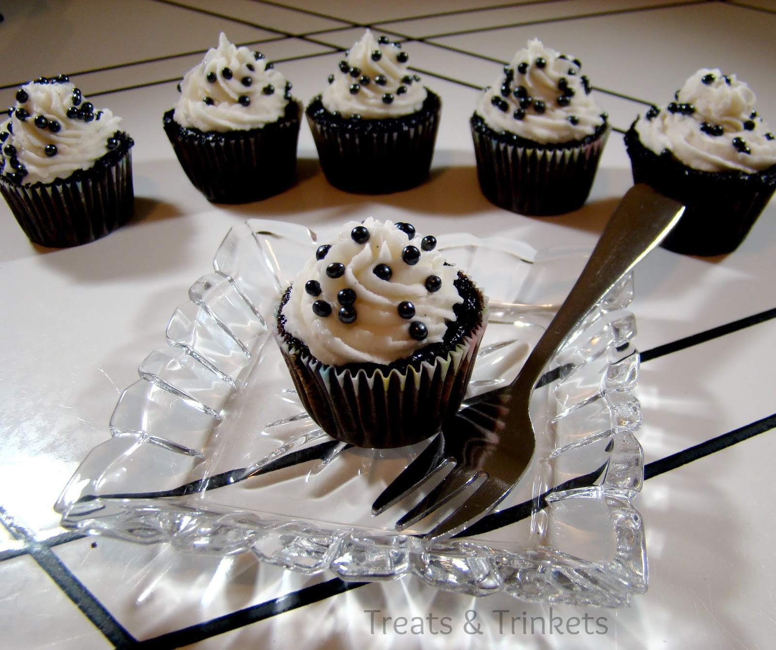 Black And White Cupcakes
 Treats & Trinkets Black and White Mini Cupcakes