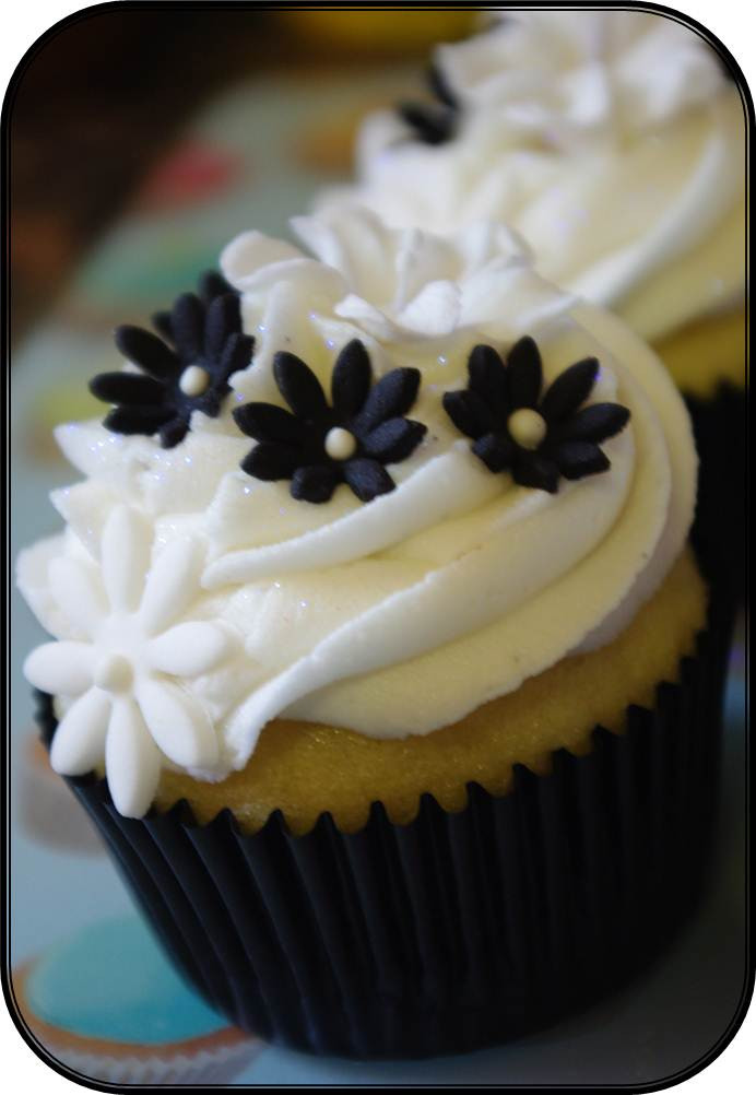Black And White Cupcakes
 Black and White Cupcake Elegance