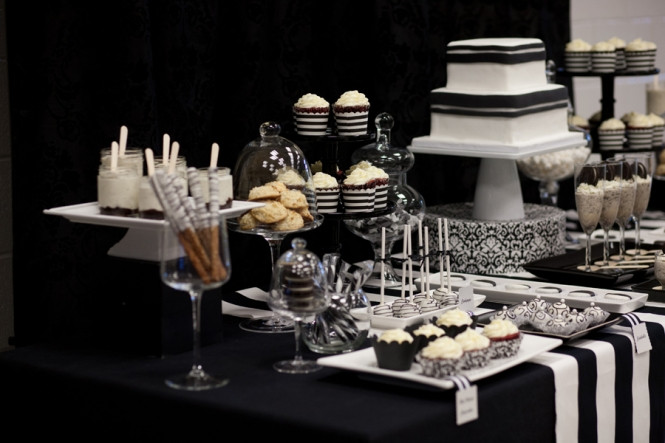 Black And White Desserts
 Black and White Dessert Table mondeliceblog