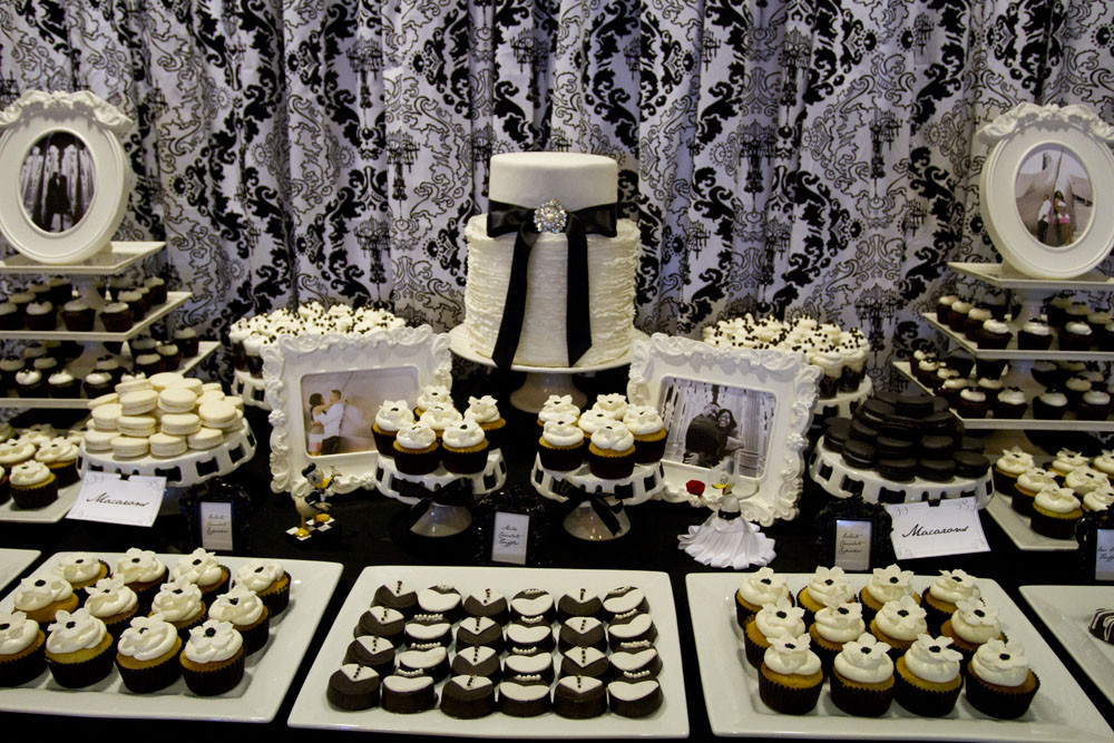 Black And White Desserts
 Black & White Damask Dessert Table