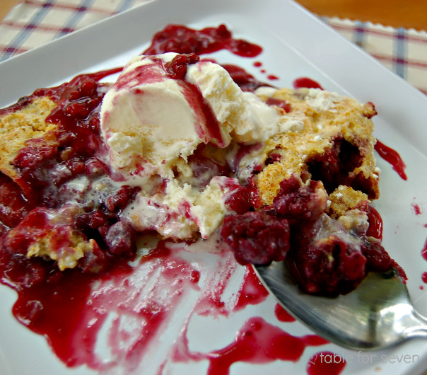 Blackberry Cobbler With Cake Mix
 Cake Mix Berry Cobbler