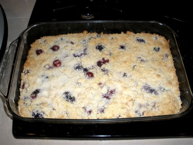 Blackberry Cobbler With Cake Mix
 Easy Three Ingre nt Berry Cobbler