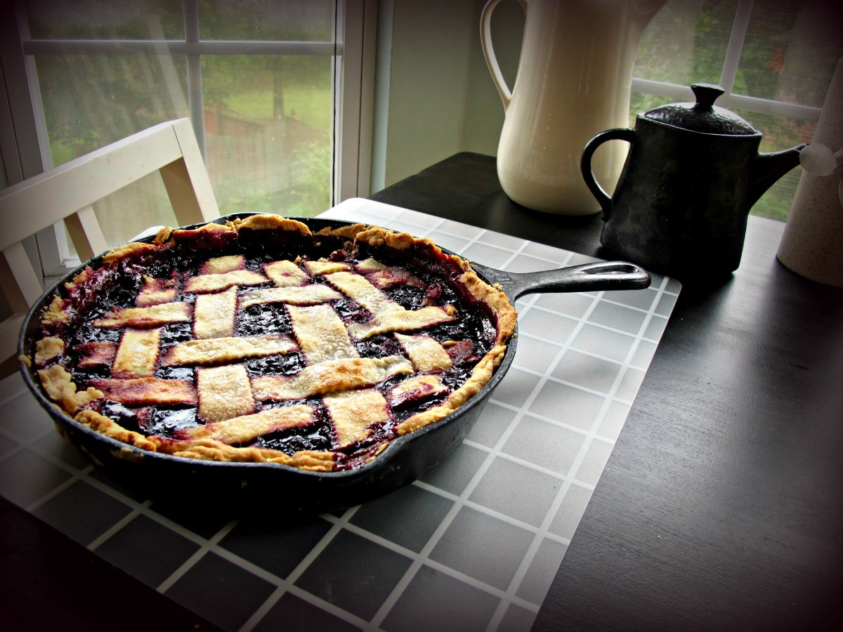 Blackberry Cobbler With Pie Crust
 How to Make Blackberry Cobbler with Pie Crust in a Cast
