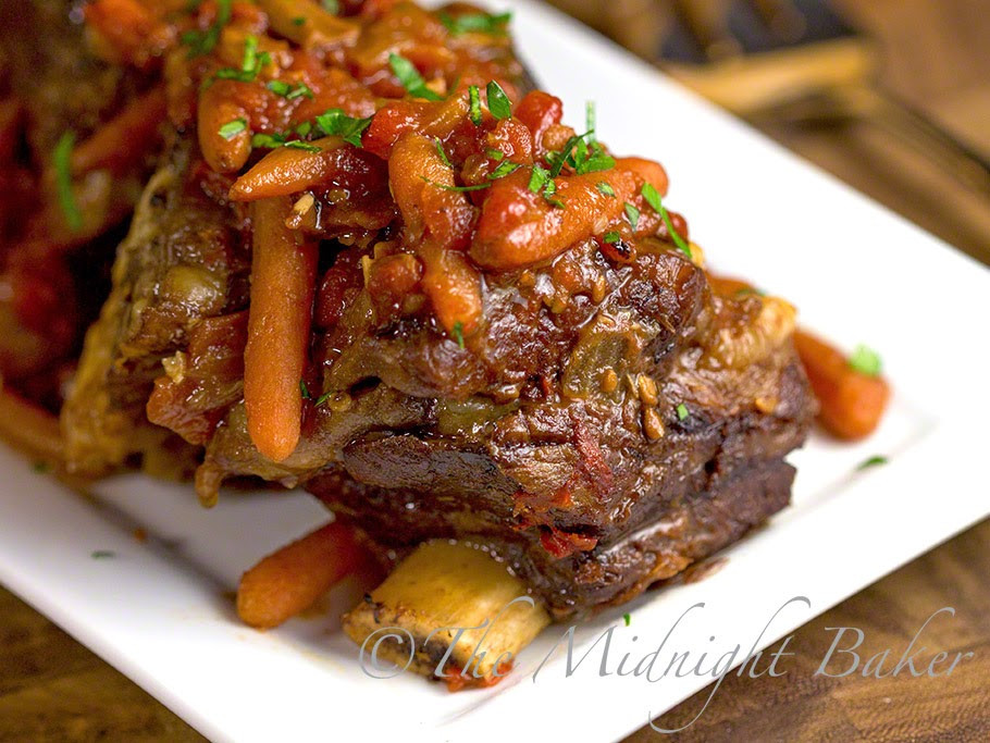 Bone In Beef Short Ribs Slow Cooker
 Slow Cooker Braised Short Ribs The Midnight Baker