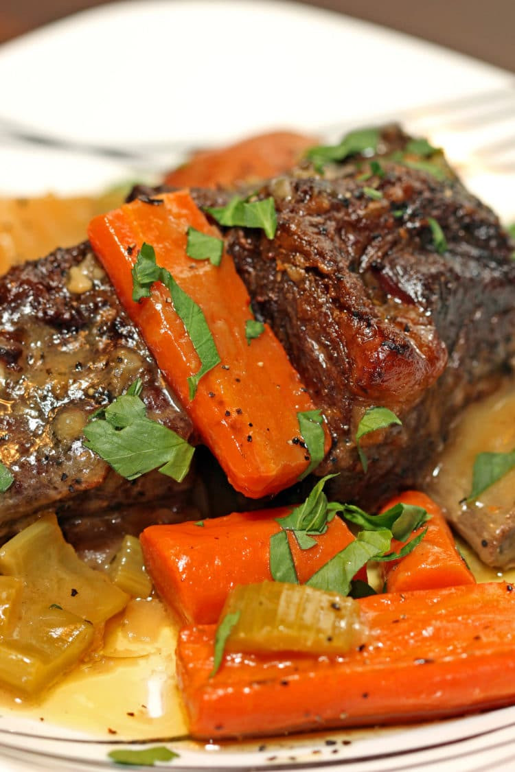 Braised Beef Short Ribs
 Braised Beef Short Ribs in Herbed White Wine Sauce