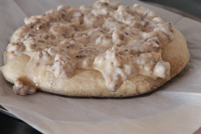 Breakfast Pizza With Gravy
 breakfast pizza with sausage gravy and sauce