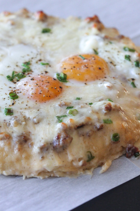 Breakfast Pizza With Gravy
 breakfast pizza with sausage gravy and sauce