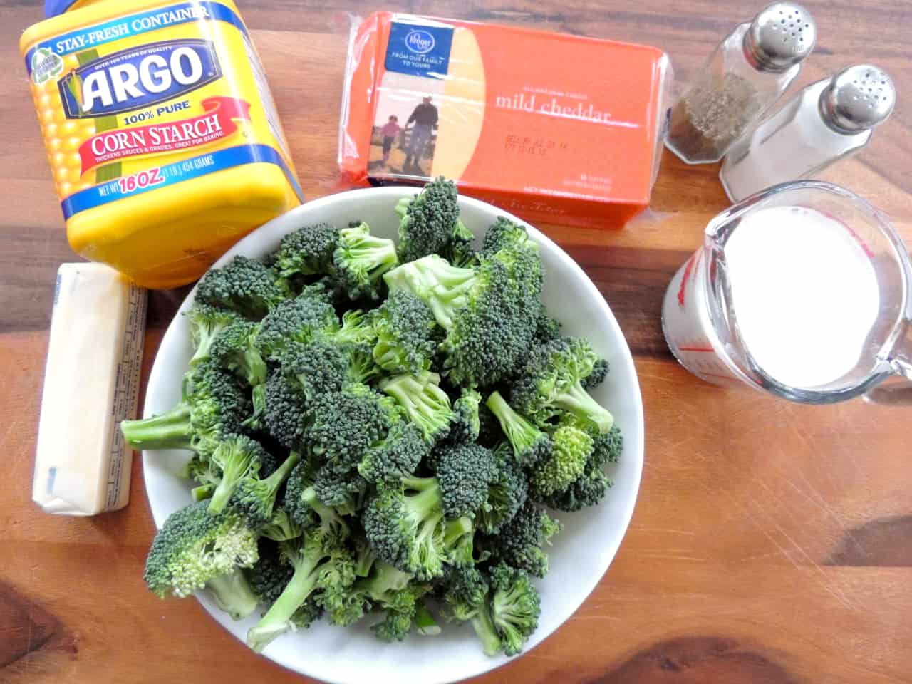 Broccoli And Cheese Sauce
 Broccoli with Homemade Cheese Sauce
