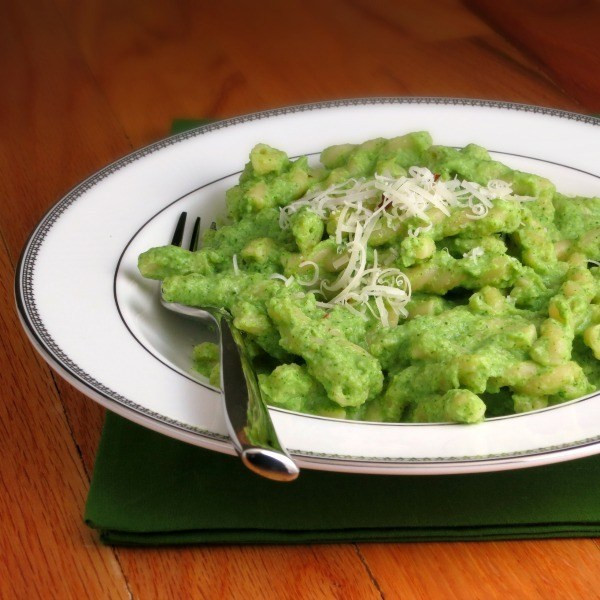 Broccoli Pesto Pasta
 Broccoli Pea Pesto Pasta WeekdaySupper Alida s Kitchen