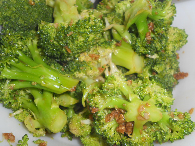 Broccoli With Garlic Sauce
 Broccoli with Garlic Butter Sauce