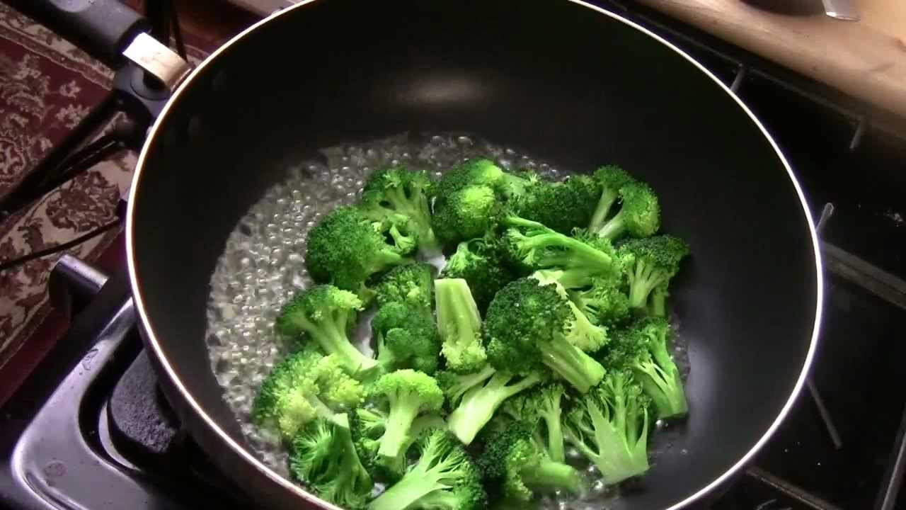 Broccoli With Garlic Sauce
 HOW TO MAKE BROCCOLI WITH GINGER AND GARLIC SAUCE