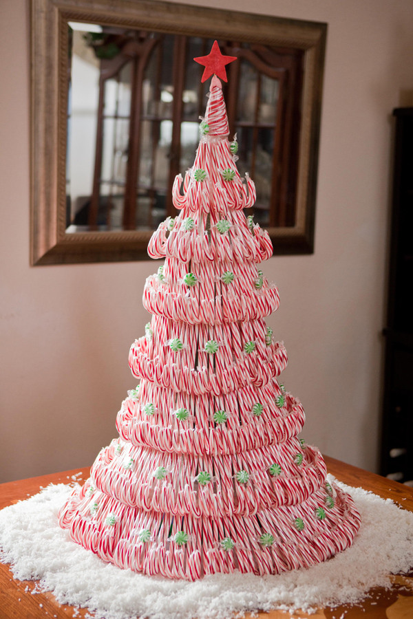 Candy Christmas Tree
 18 DIY Candy Cane Christmas Tree Ideas