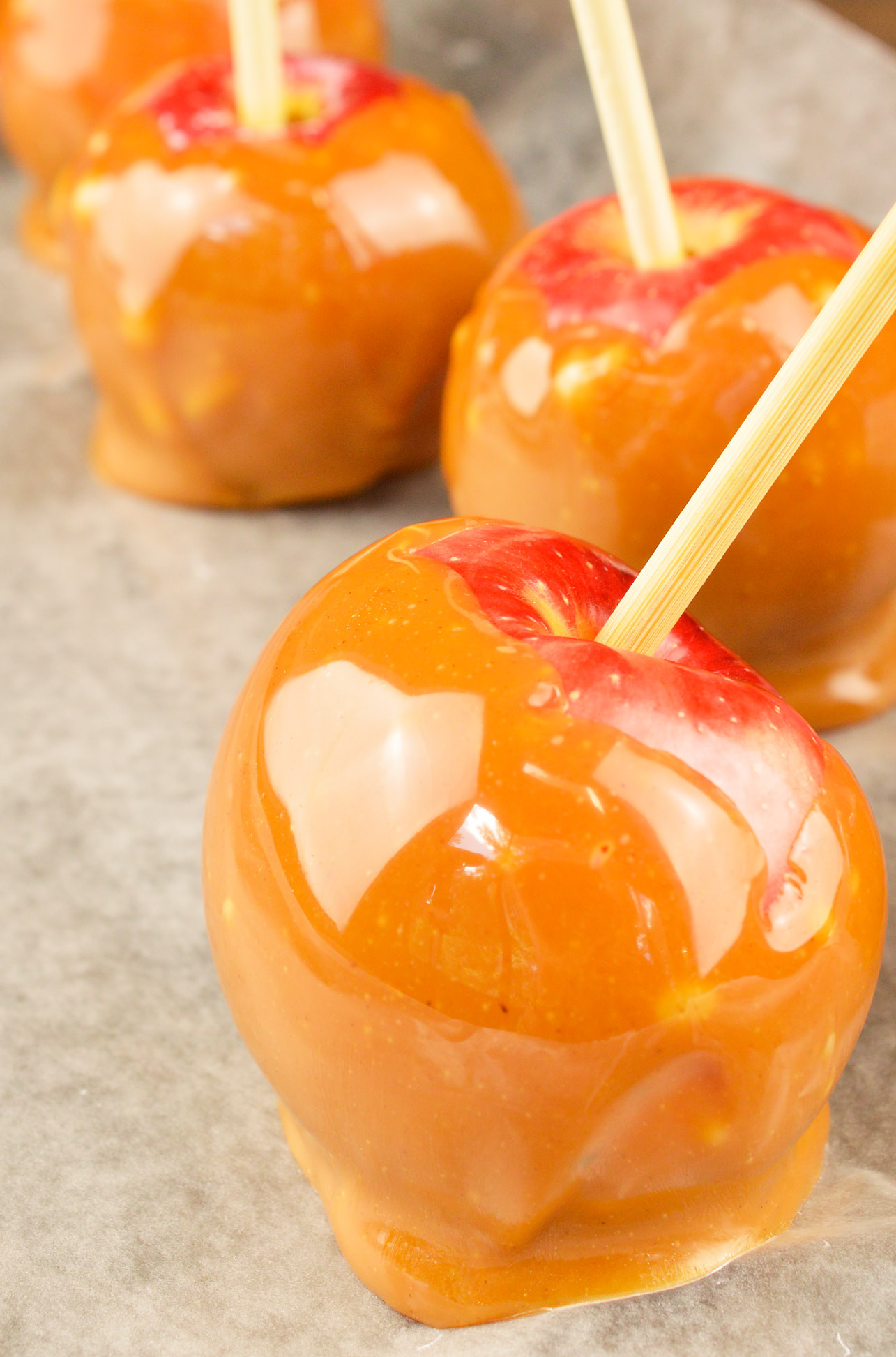 Caramel Sauce For Apples
 Easy Pumpkin Spiced Caramel Apples Recipe WonkyWonderful