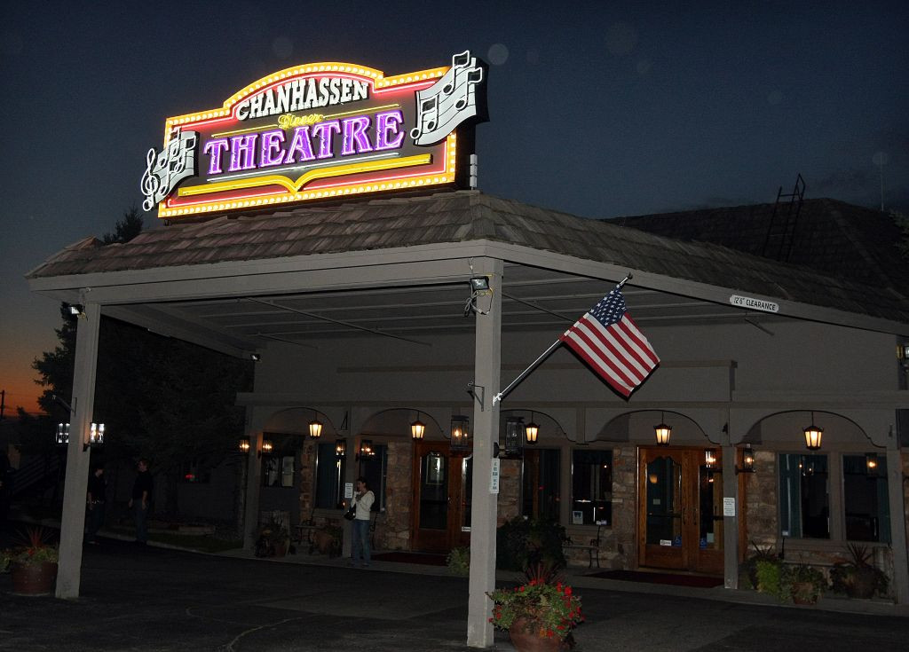 Chanhassen Dinner Theater
 Chanhassen Dinner Theatres owners land StarTribune