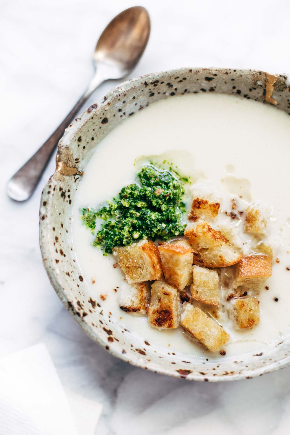 Cheesy Cauliflower Soup
 5 Ingre nt Cheesy Cauliflower Soup with Kale Pesto