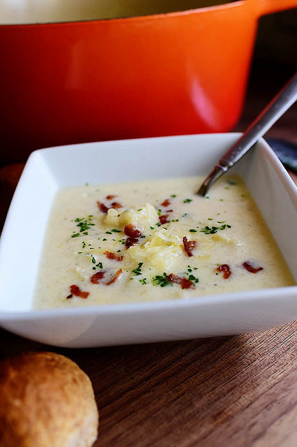 Cheesy Cauliflower Soup
 Cheesy Cauliflower Soup