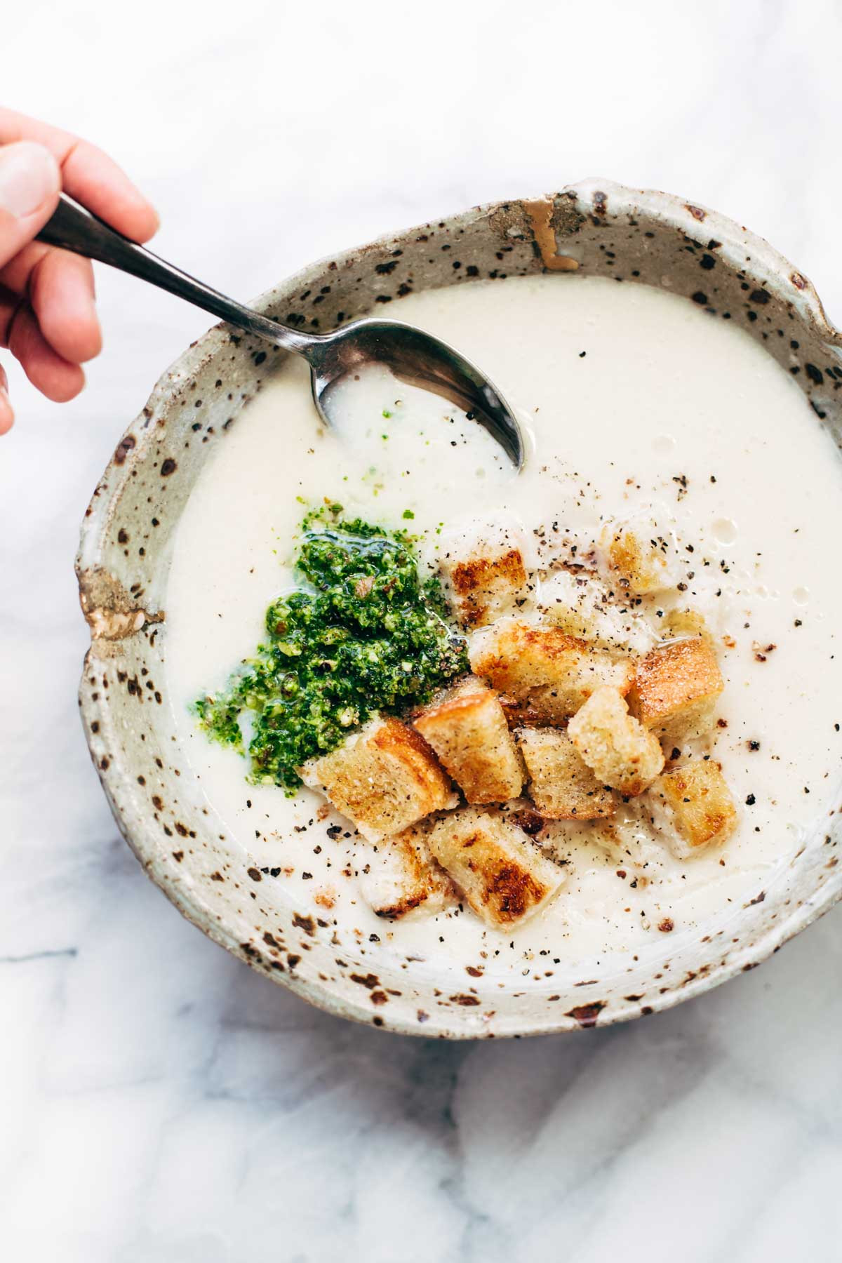 Cheesy Cauliflower Soup
 5 Ingre nt Cheesy Cauliflower Soup with Kale Pesto