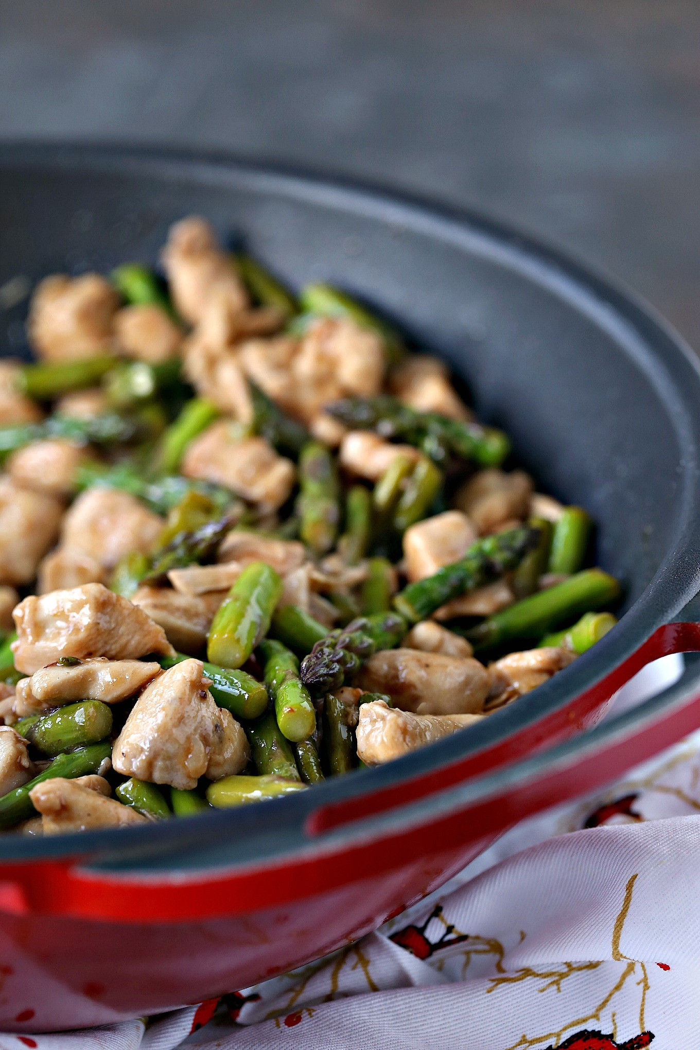 Chicken And Asparagus
 Chicken and Asparagus Stir Fry with Lemon