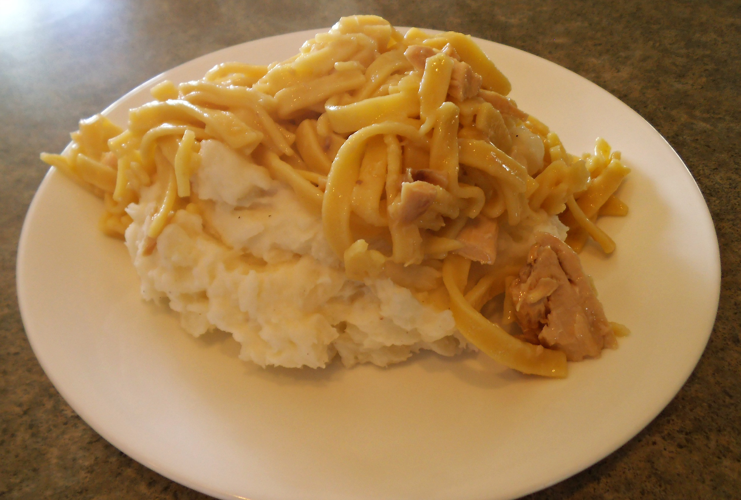 Chicken And Noodles Over Mashed Potatoes
 Amish Chicken and Noodles with Jan Drexler Amish Wisdom