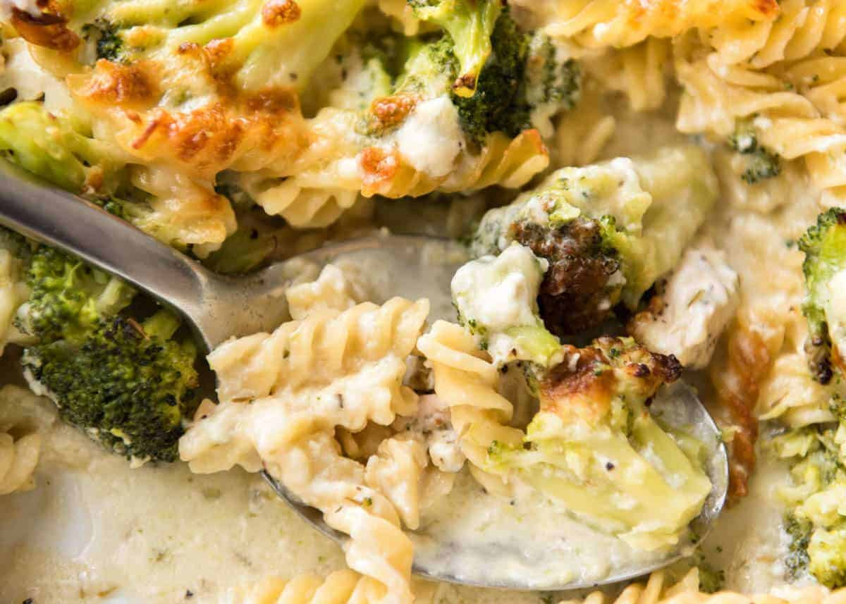 Chicken Broccoli Pasta Bake
 Ultra Lazy HEALTHY Chicken and Broccoli Pasta Bake