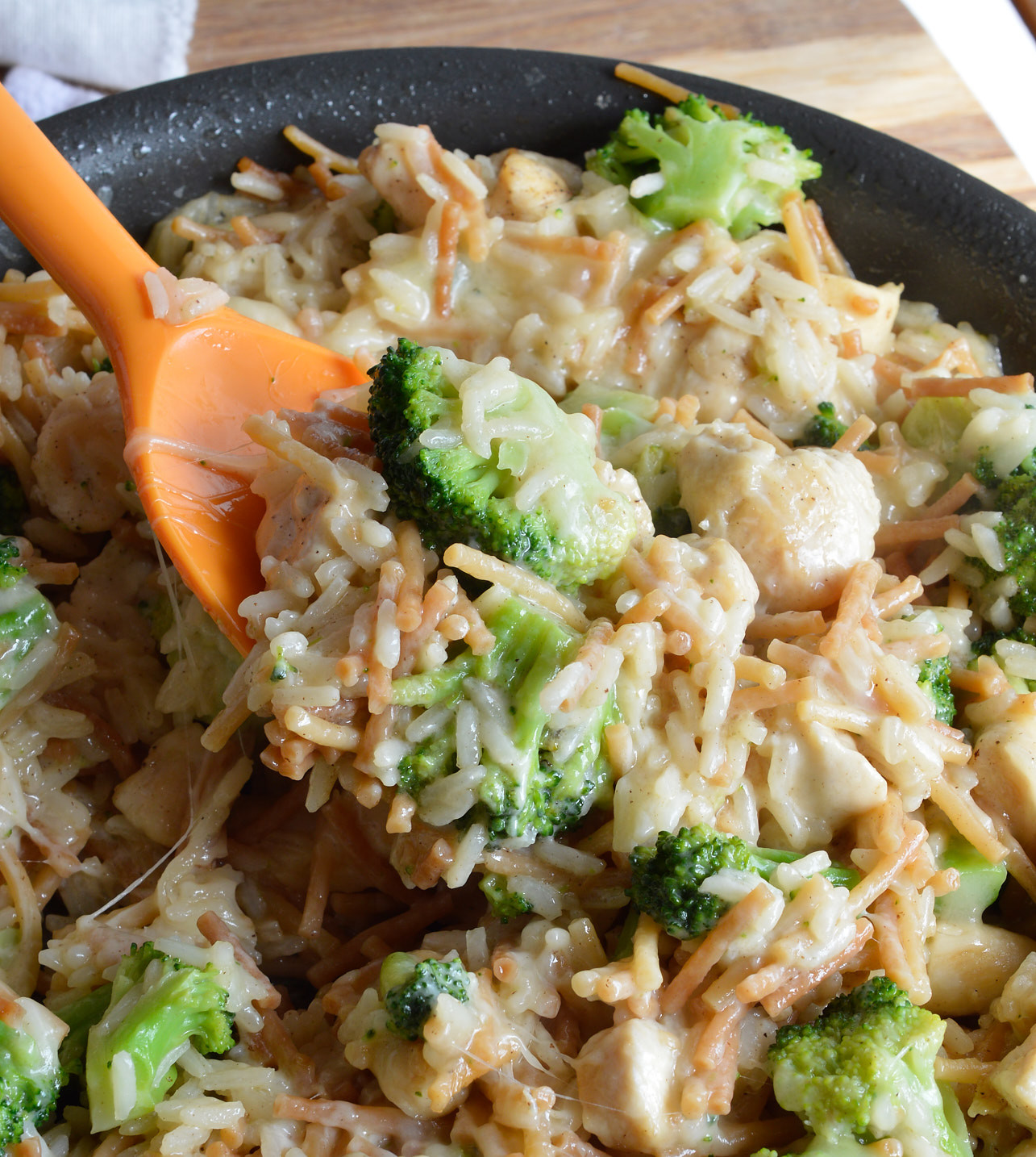 Chicken Broccoli Rice Casserole
 e Pot Cheesy Chicken Broccoli Rice Casserole