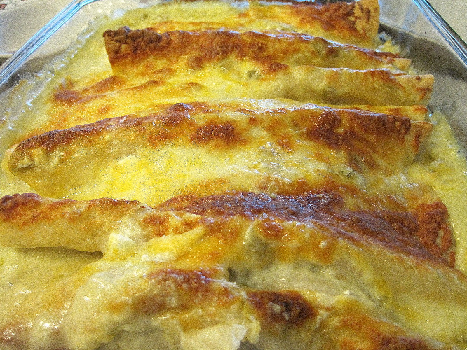 Chicken Enchiladas With Green Sauce
 Chicken Enchiladas with Green Chile Sour Cream Sauce