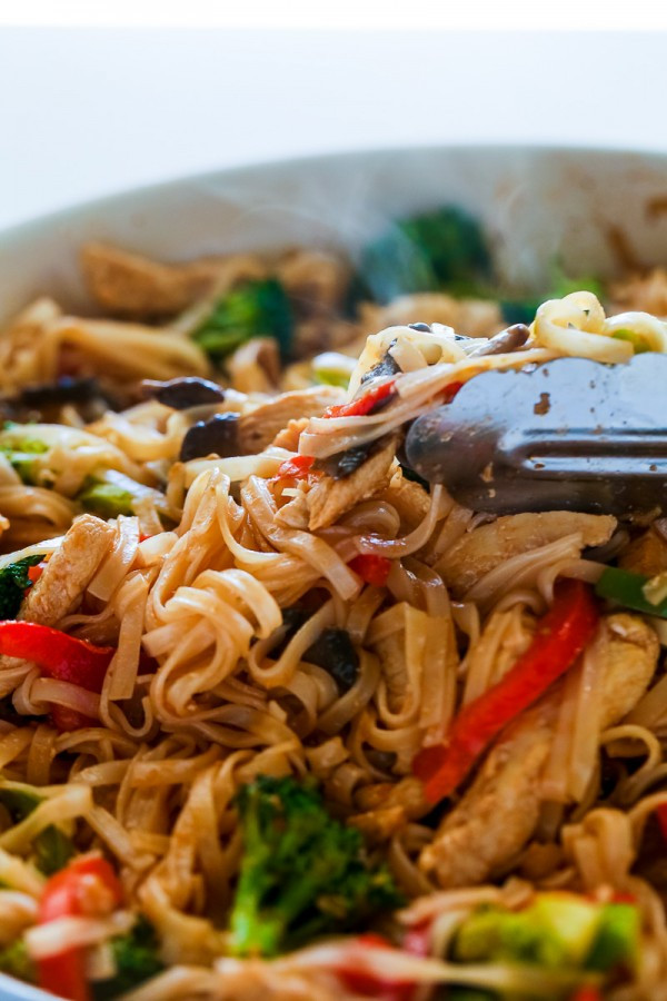 Chicken Stir Fry With Noodles
 chicken stir fry with soy sauce and noodles