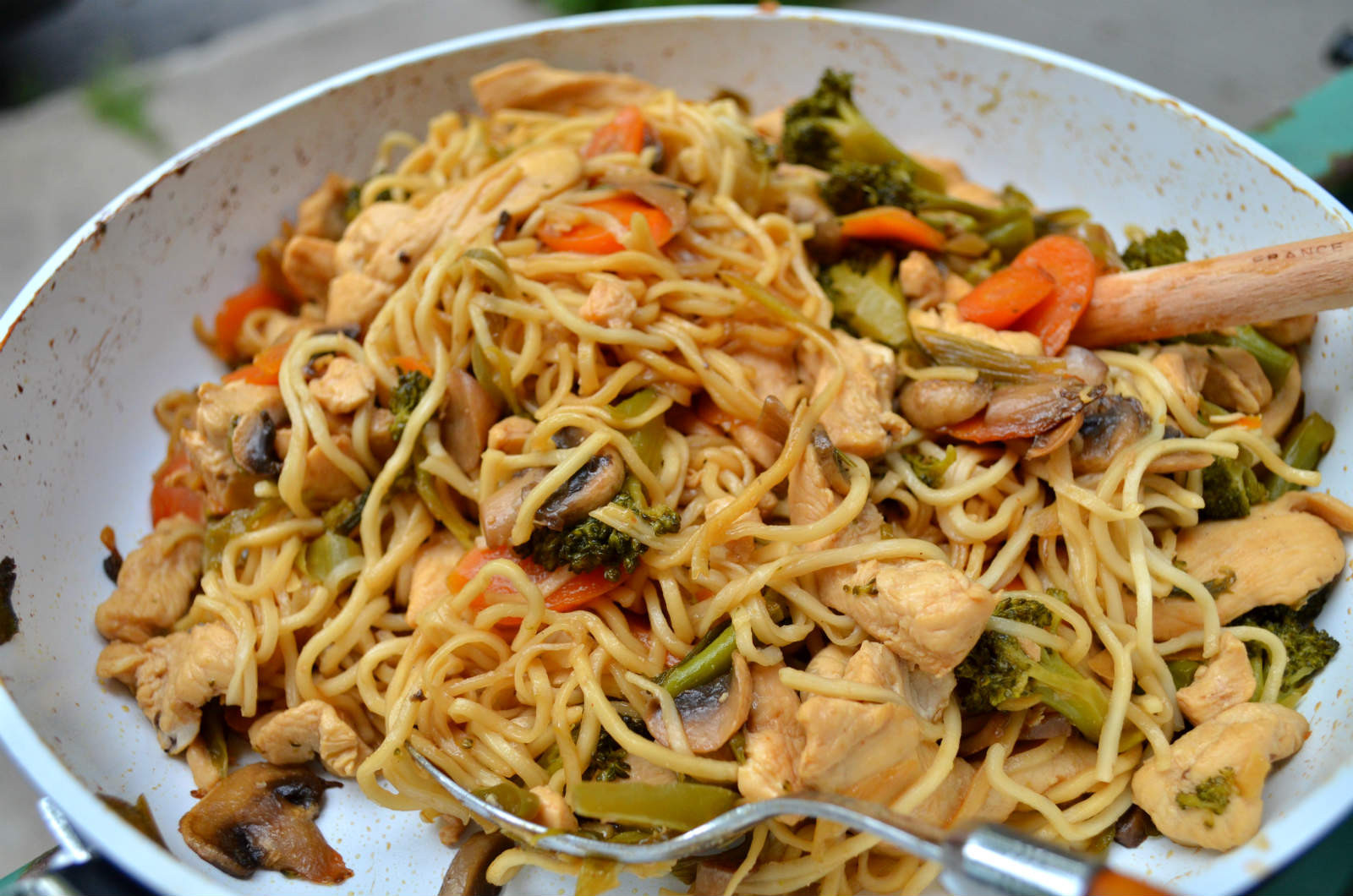 Chicken Stir-Fry With Noodles
 Ve ables and Chicken Stir Fry Noodles – My World of CONFETTI