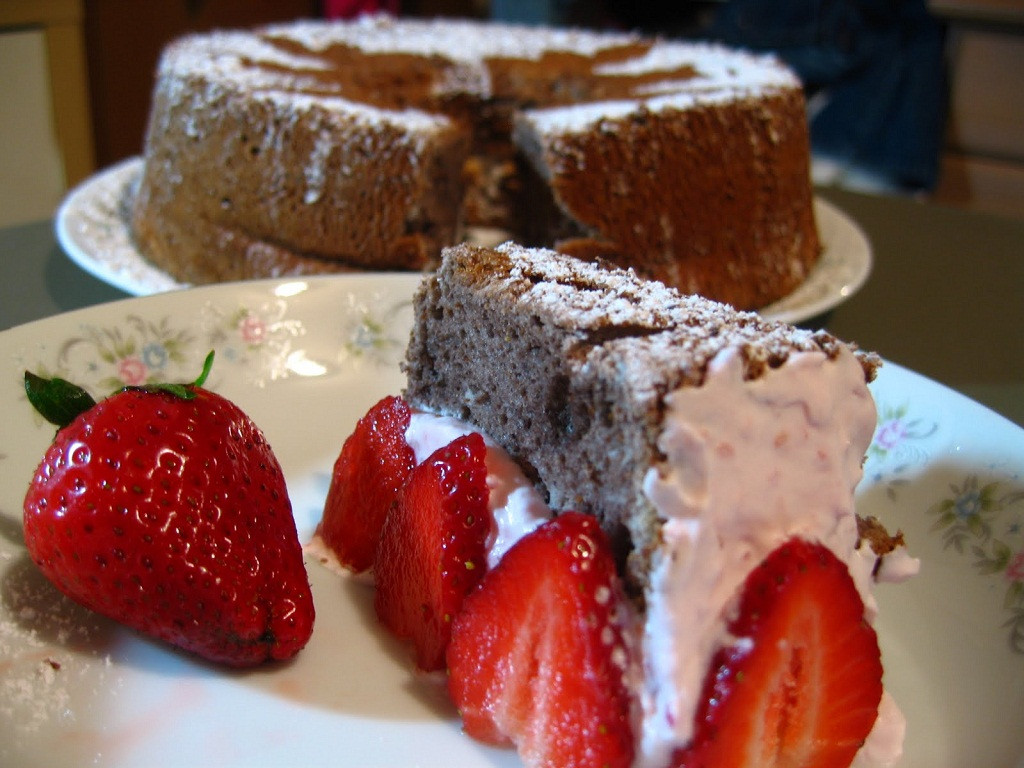 Chocolate Angel Food Cake
 Chocolate Angel Food Cake Recipe for Christmas