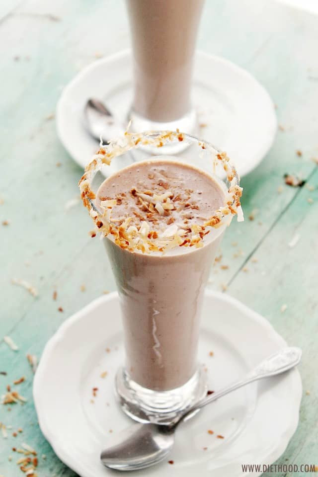 Chocolate Cake Shake
 Chocolate Cake and Coconut Milkshake Recipe