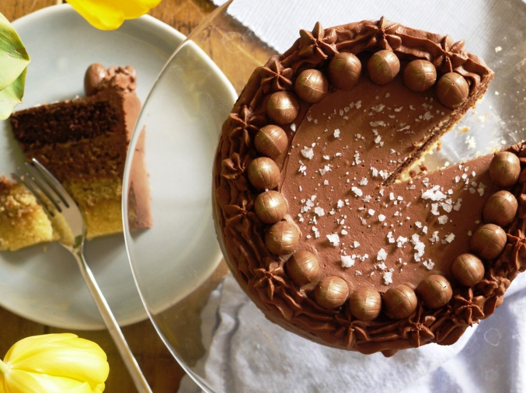 Chocolate Caramel Cake
 Chocolate & Caramel Layer Cake thelittleloaf