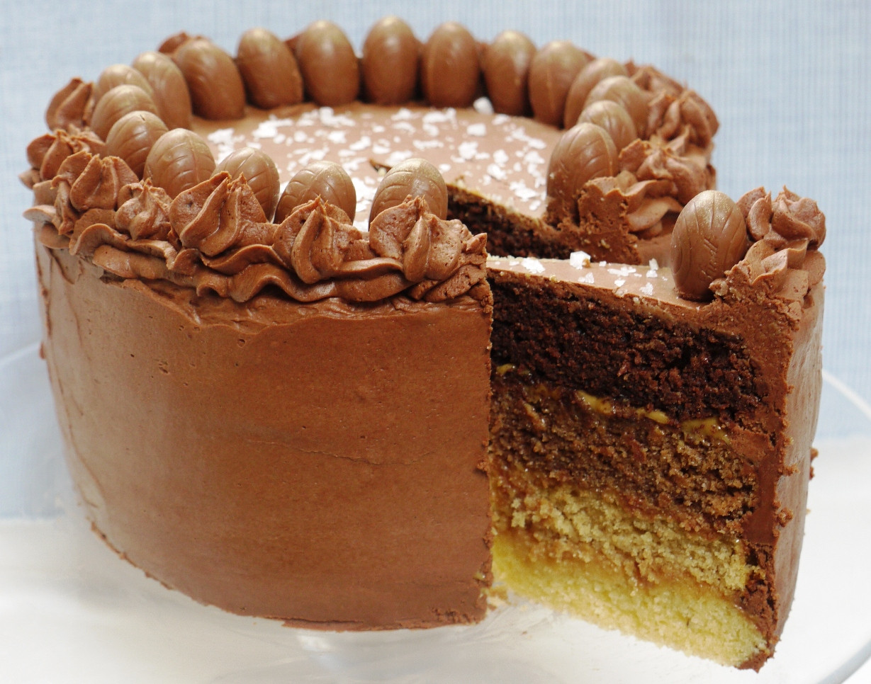 Chocolate Caramel Cake
 Chocolate & Caramel Layer Cake thelittleloaf