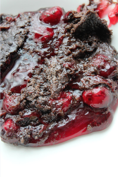 Chocolate Cherry Dump Cake
 3 Ingre nt Chocolate Cherry Dump Cake