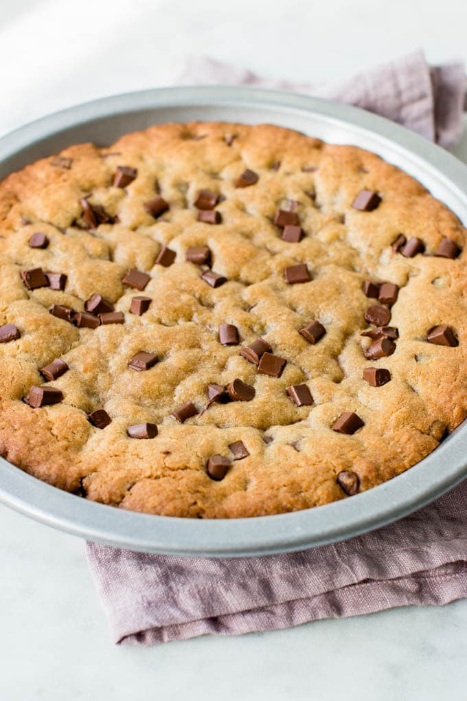 Chocolate Chip Cookie Cake
 Ultimate Chocolate Chip Cookie Cake Video Pretty