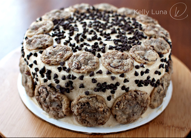 Chocolate Chip Cookie Cake
 Easy Cake Decorating Ideas That Require NO Skill
