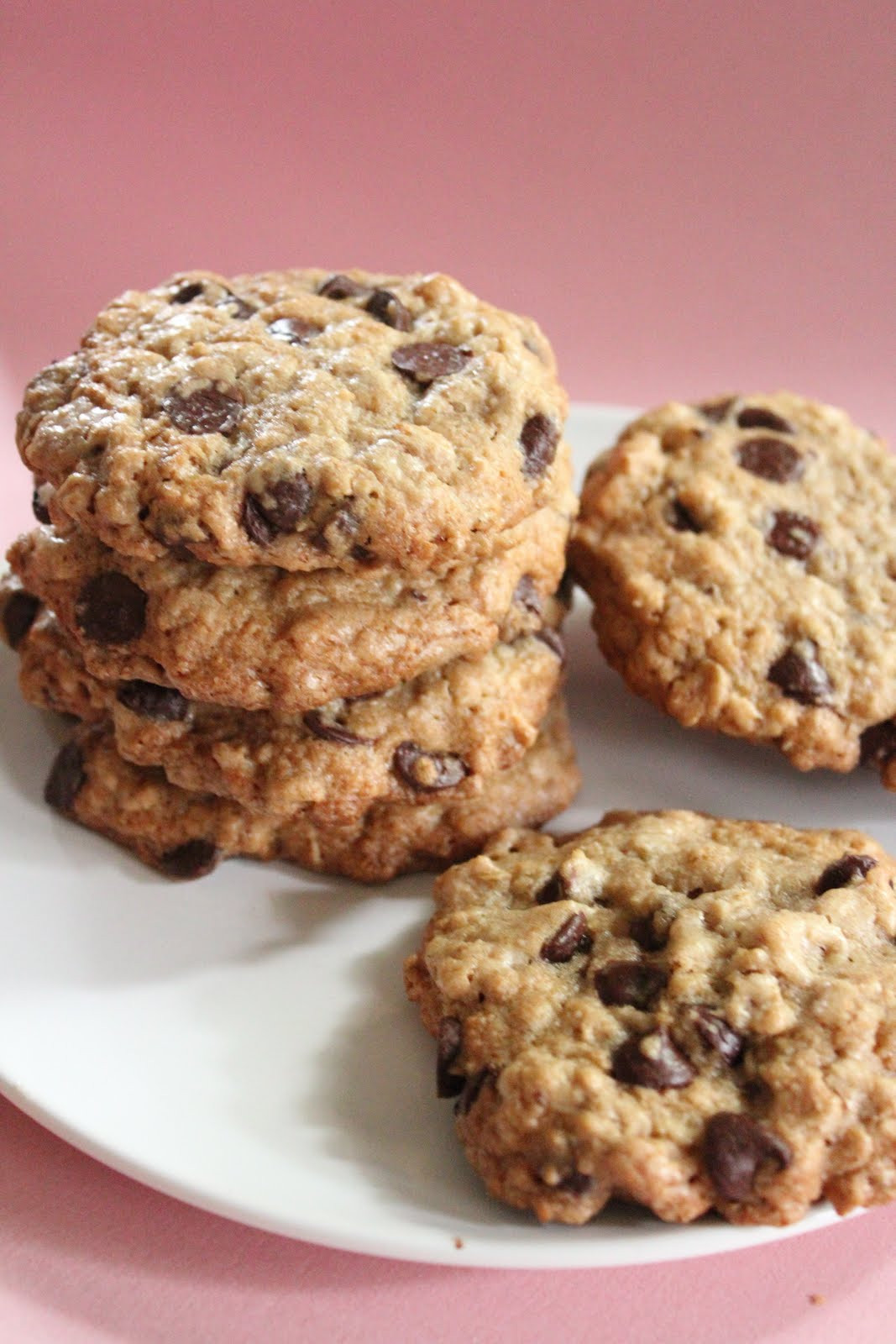 Chocolate Chip Oatmeal Cookies
 Ultimate healthier oatmeal and chocolate chip cookies