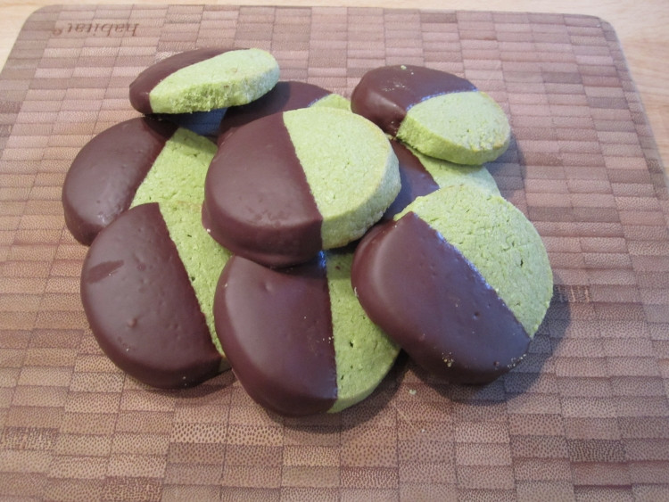 Chocolate Dip Shortbread Cookies
 Chocolate Dipped Matcha Shortbread Cookies recipe