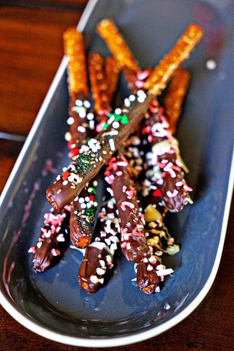 Chocolate Dipped Pretzels
 Do It Yourself Holiday Chocolate Dipped Pretzels