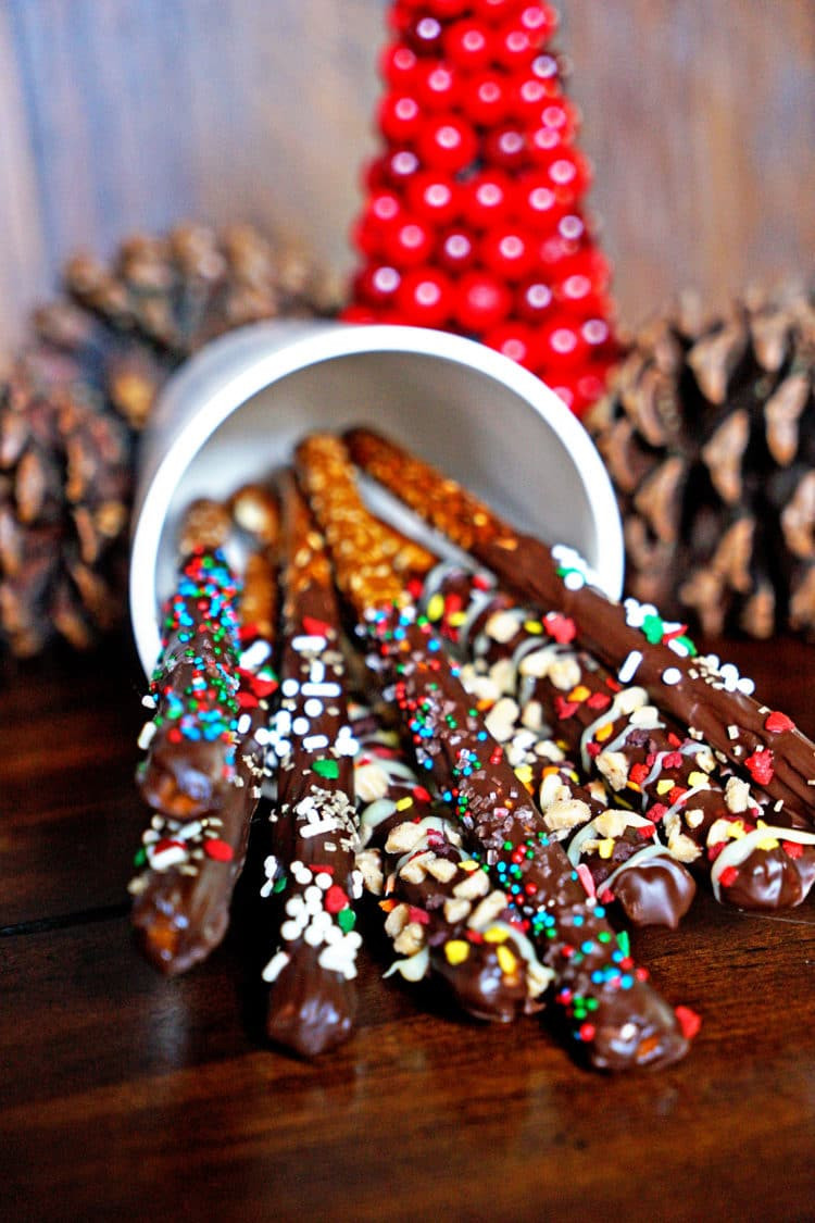 Chocolate Dipped Pretzels
 Do It Yourself Holiday Chocolate Dipped Pretzels