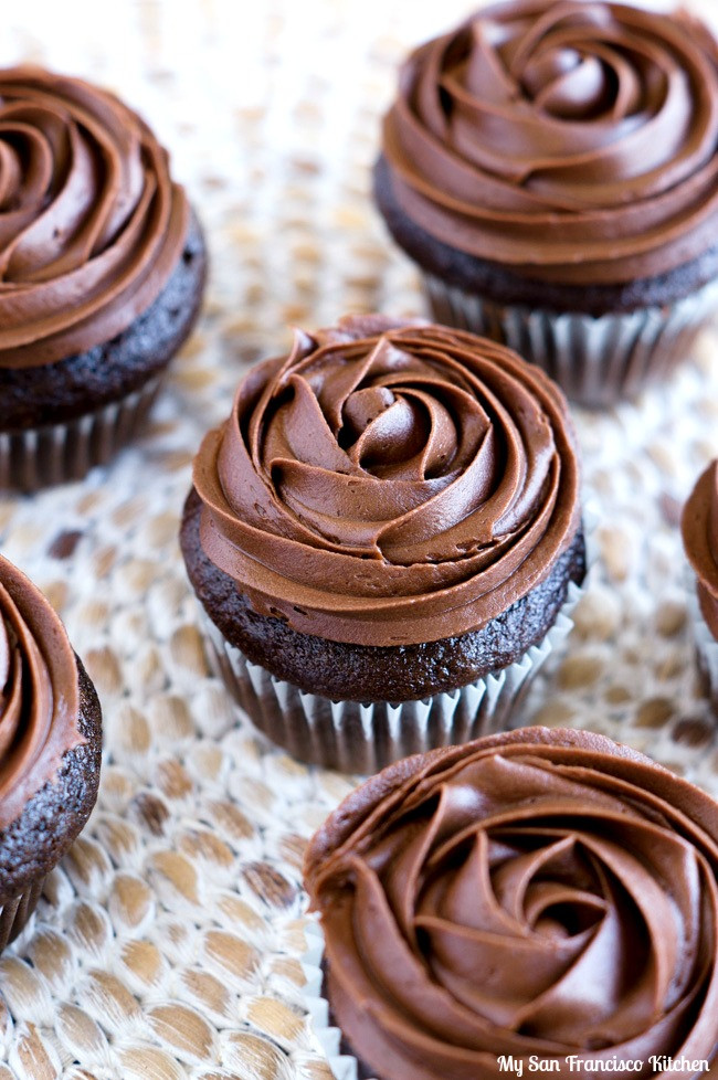 Chocolate Filling Cupcakes
 Chocolate Pudding Filled Cupcakes