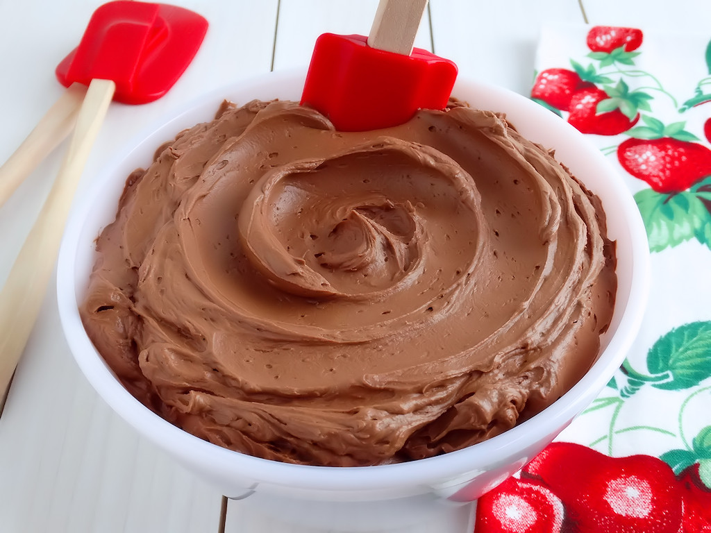 Chocolate Mousse Frosting
 Chocolate Mousse Buttercream Frosting 3 ways Wicked
