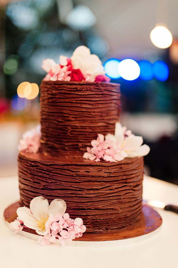 Chocolate Wedding Cake
 18 Scrumptious Chocolate Wedding Cakes