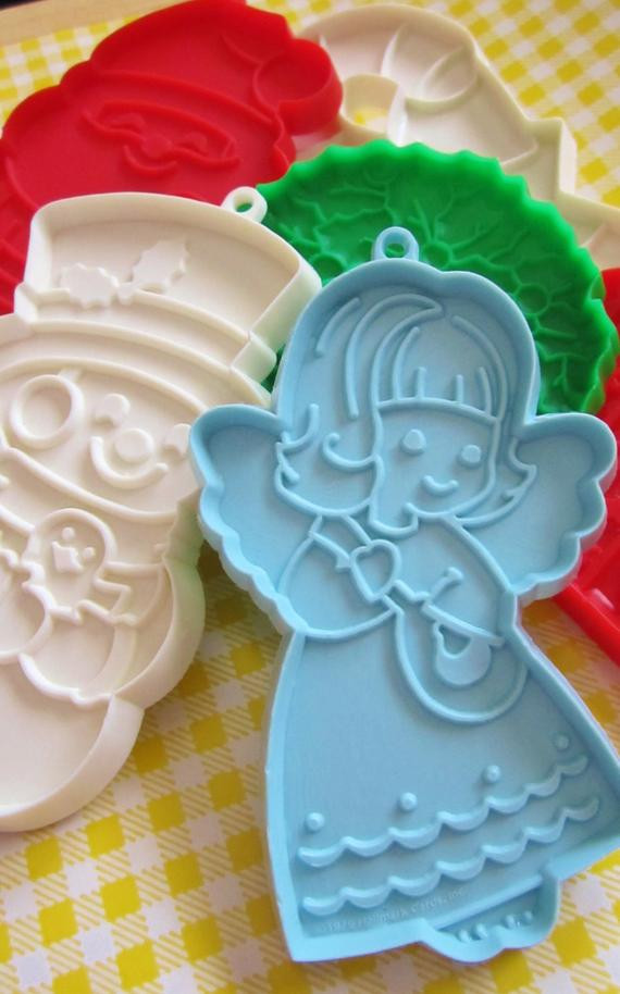 Christmas Cookies Hallmark
 Lot of 6 Vintage 80 s Hallmark Christmas Cookie Cutters