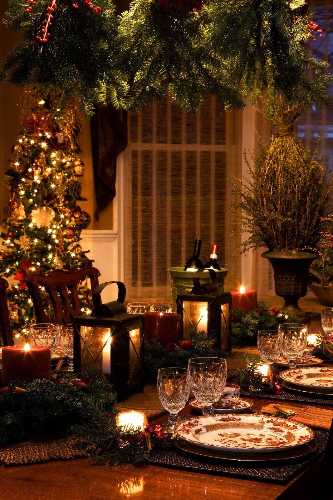 Christmas Dinner Restaurants
 Holiday Decorating Tips