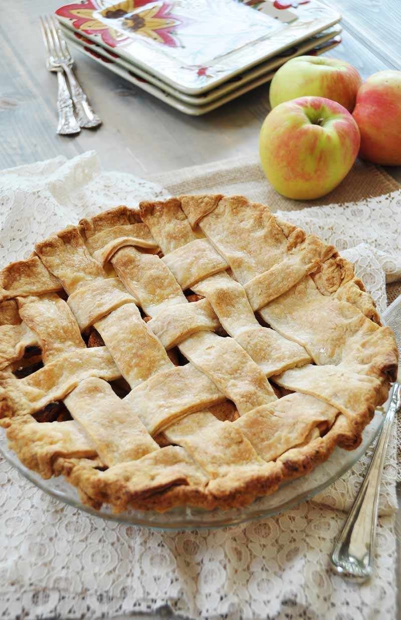 Cinnamon Apple Pie
 Homemade Apple Cinnamon Pie With a Flaky Vegan Pie Crust