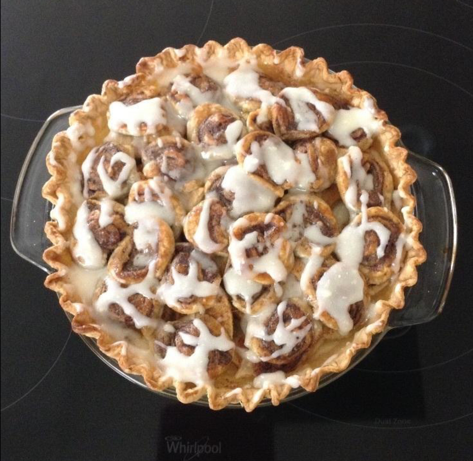 Cinnamon Roll Apple Pie
 Cinnamon Roll Apple Cream Pie Recipe