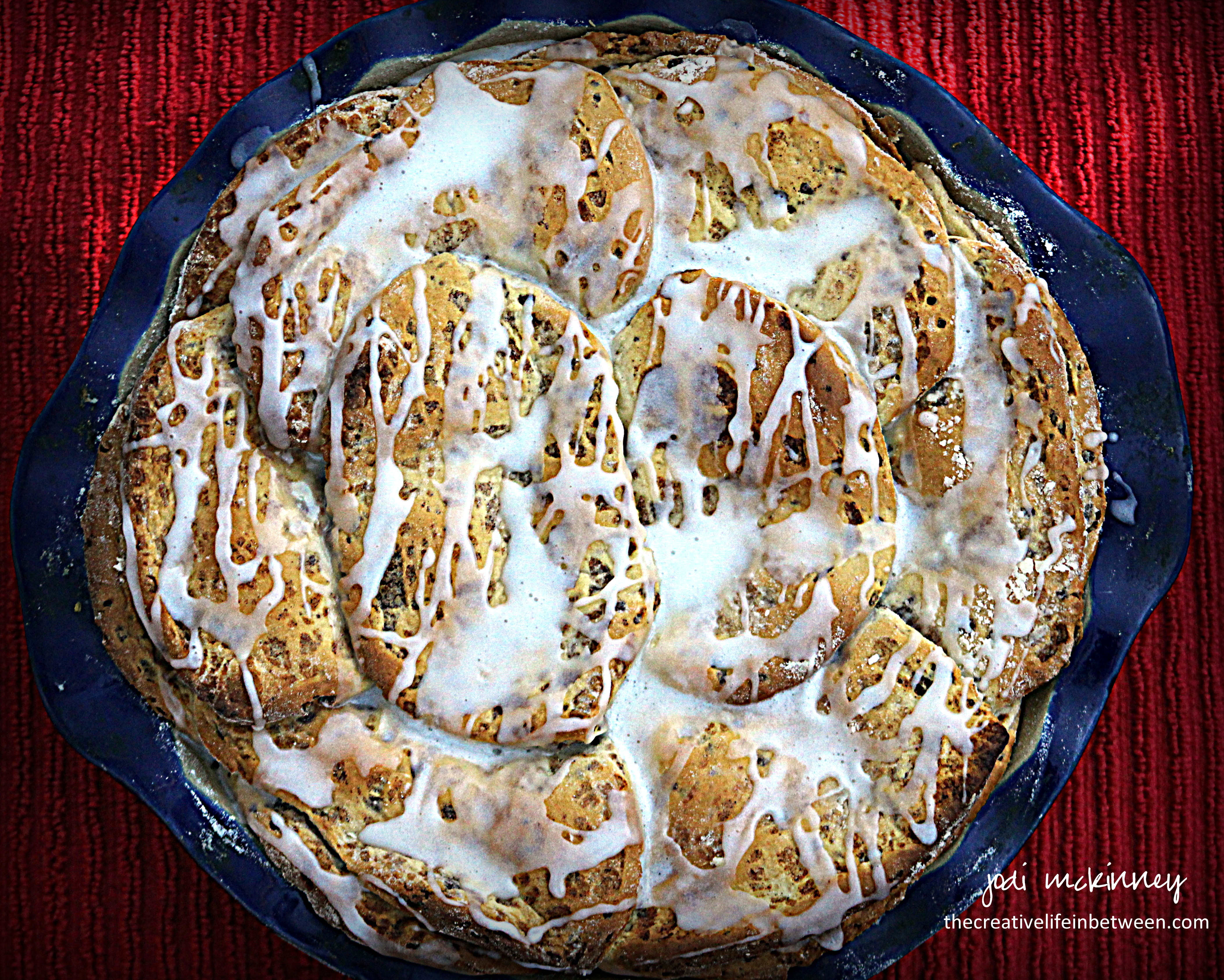 Cinnamon Roll Apple Pie
 pie